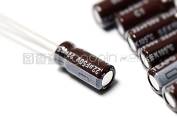 科技心脏的双面舞者 铝电解电容器